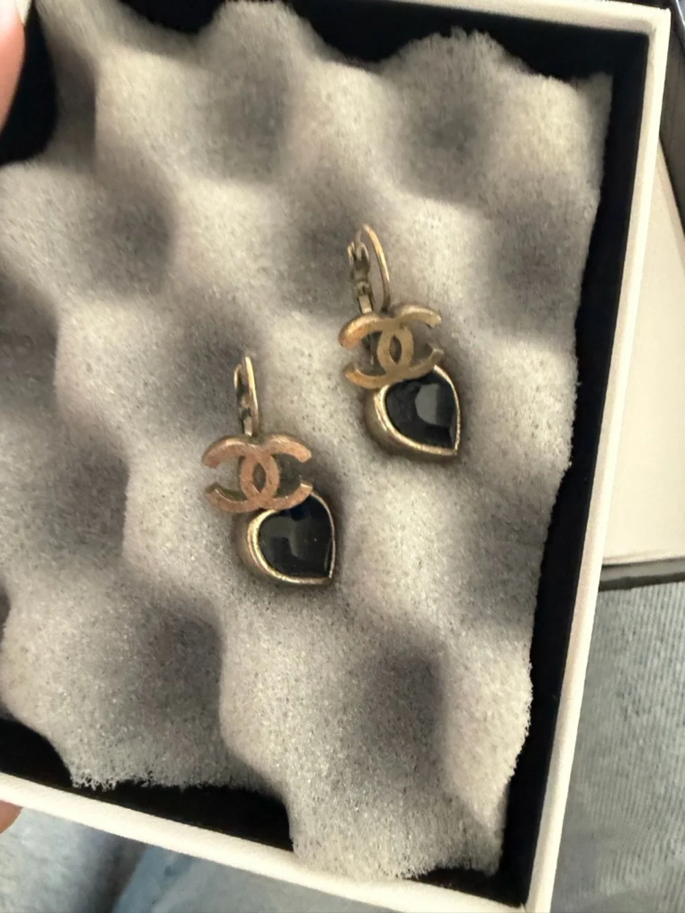 CHANEL Gold-Tone CC Drop Earrings with Black Heart Stones, authentic, vintage